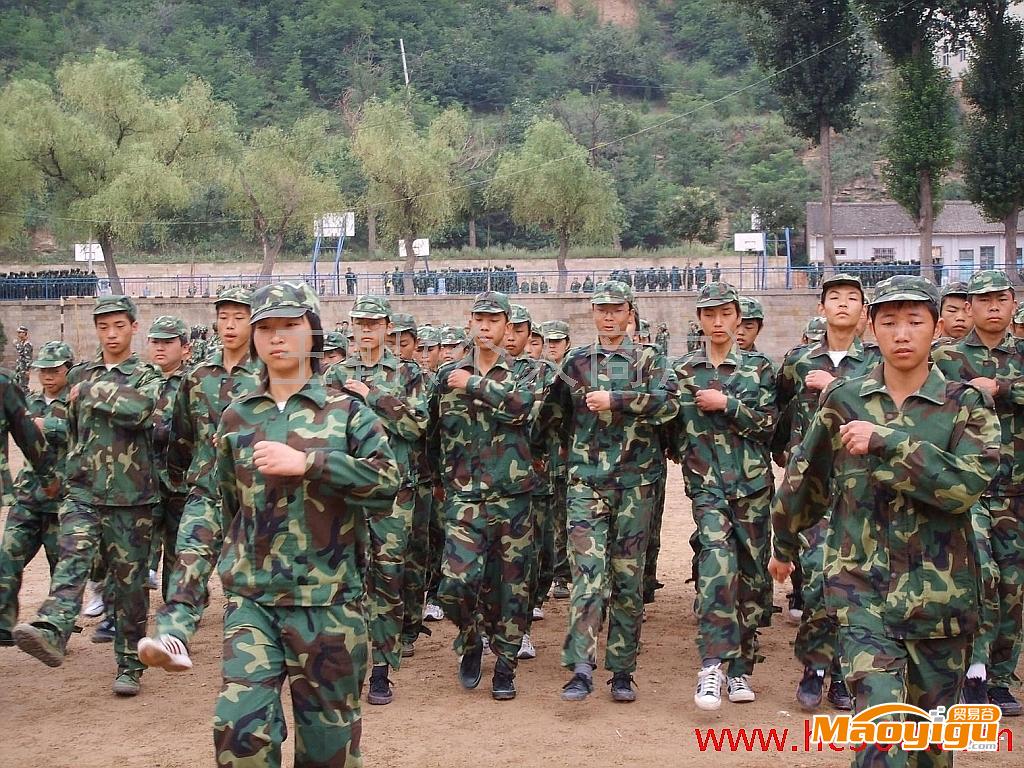 供應(yīng)軍品，民品迷彩套裝軍訓(xùn)服，學(xué)生軍訓(xùn)服，軍訓(xùn)工裝